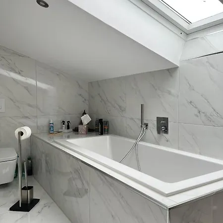 Iduna Mit Modern Desingten Daire