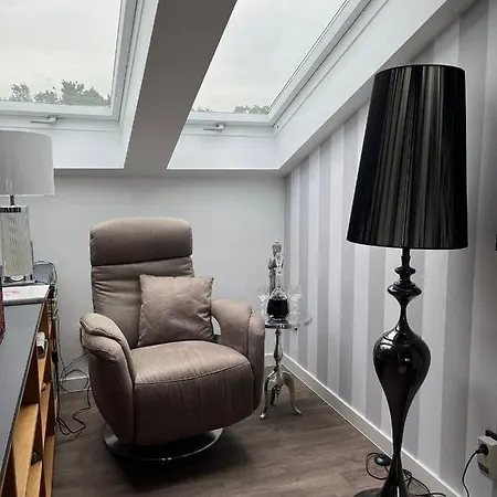 Iduna Mit Modern Desingten Apartmán *
