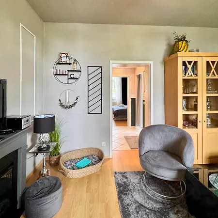 Iduna Mit Modern Desingten Apartamento