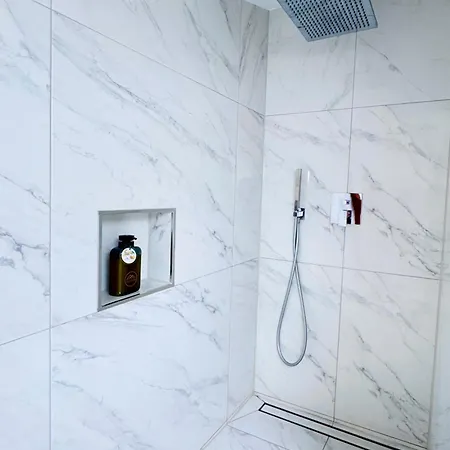 Iduna Mit Modern Desingten Apartament *