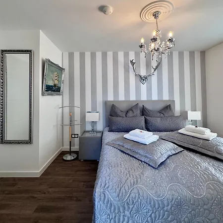Iduna Mit Modern Desingten Apartament *
