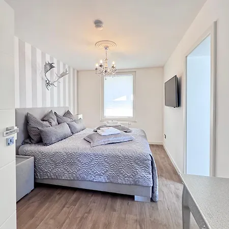 Iduna Mit Modern Desingten Appartement